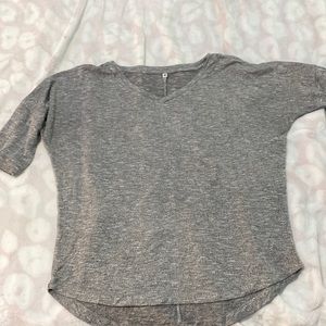 Medium cuffed sleeve top